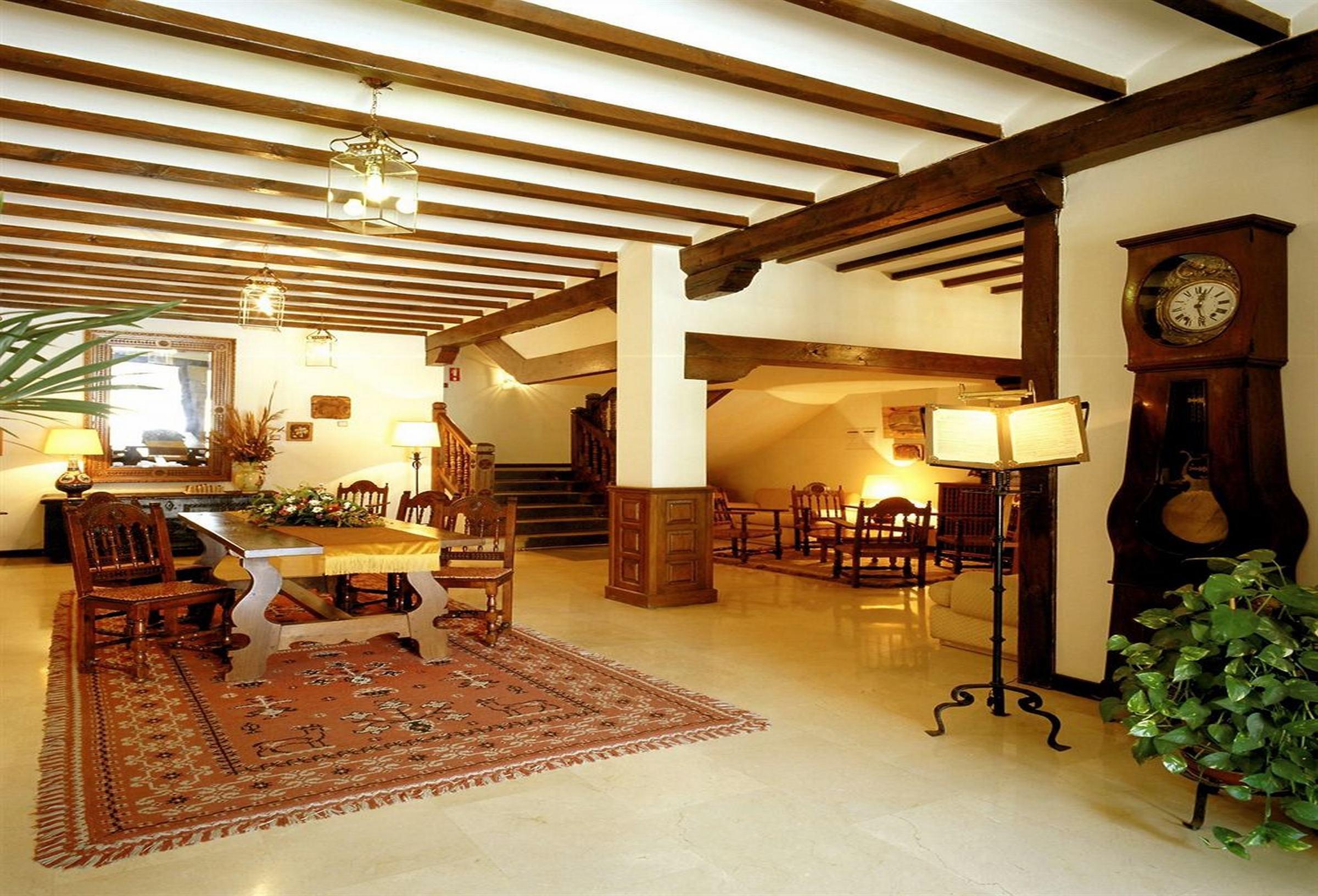 Parador de Santillana del Mar Exterior foto